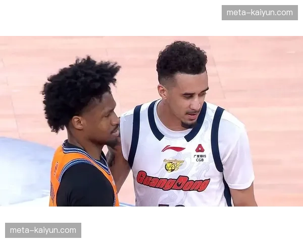 上海怀特塞德14+26篮板统治内线 二次进攻得分优势明显