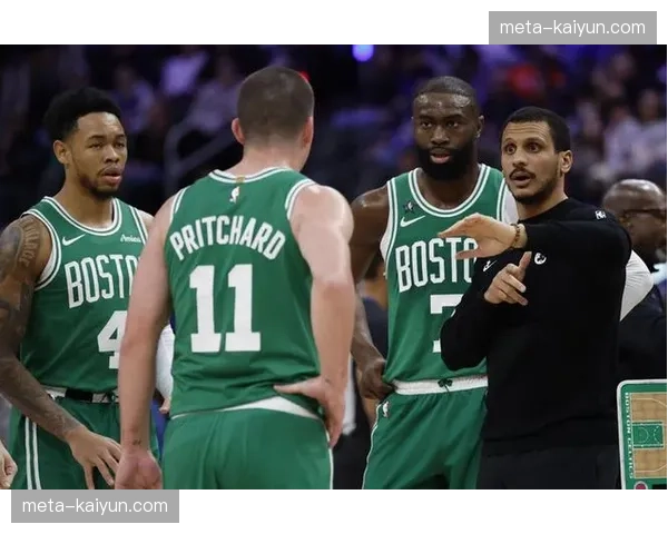 凯尔特人进攻效率120.3联盟第一，防守效率112.0构建均衡体系